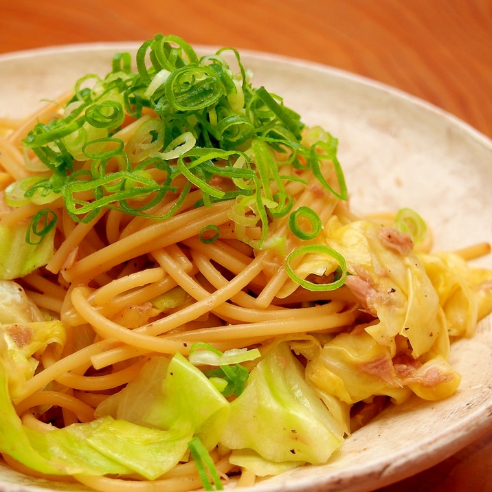 シンプルが一番!キャベツとツナのバター醤油パスタ